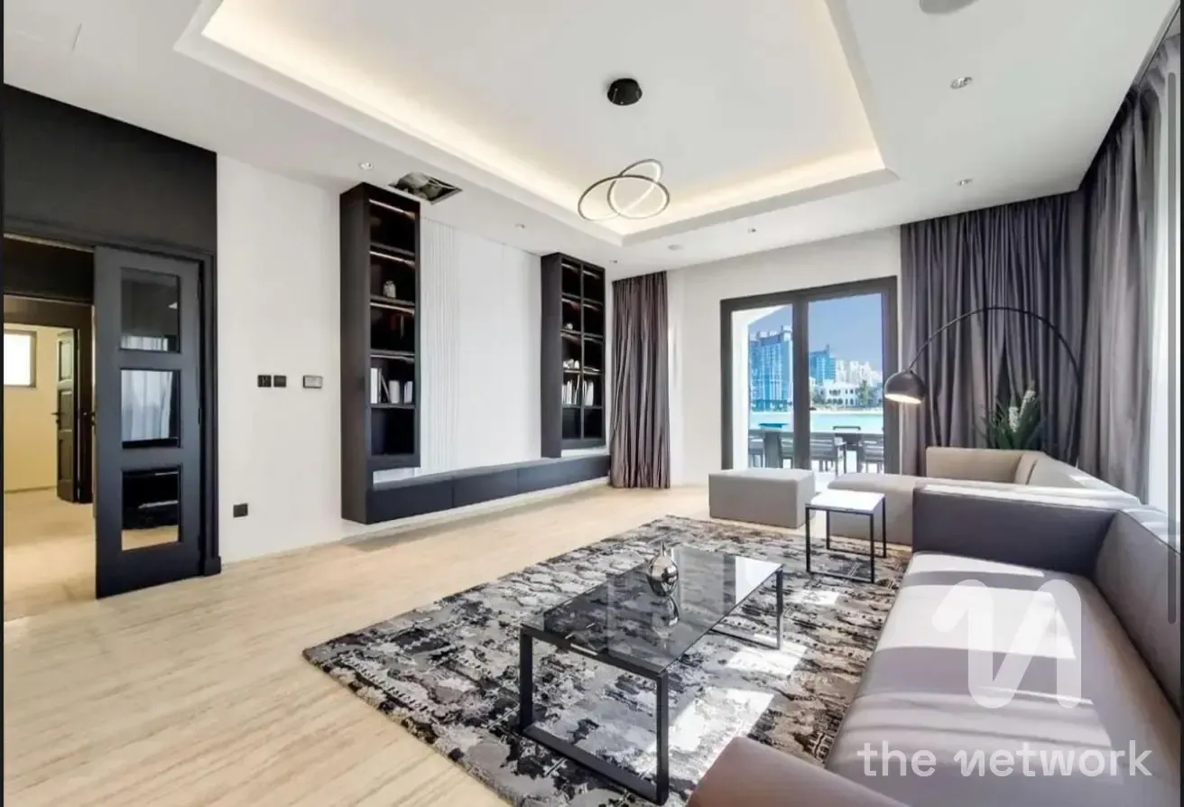 Upgraded 4BR Villa | Prime Palm Jumeirah Living