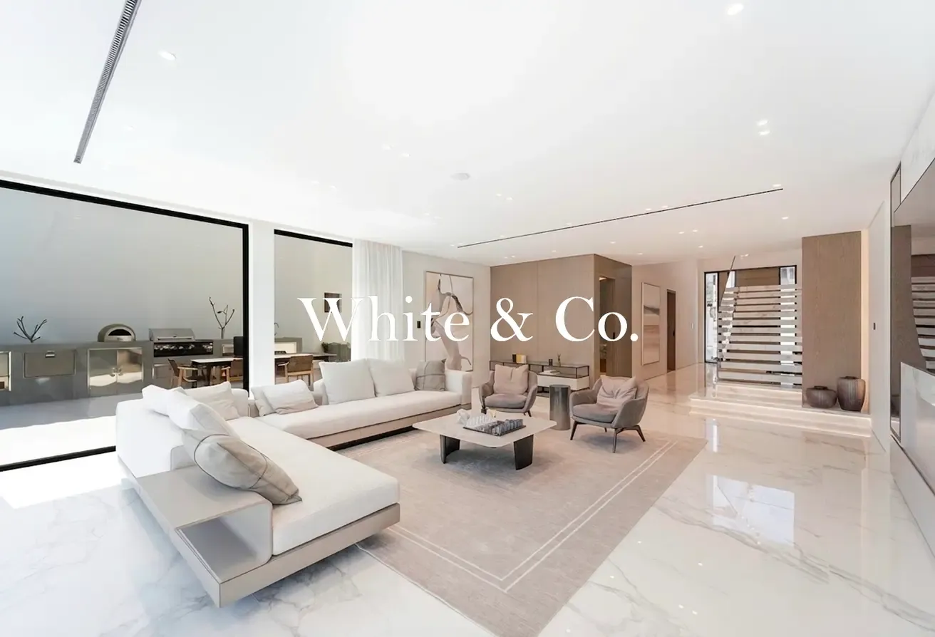 Fully Renovated | infinity Pool | Skyline