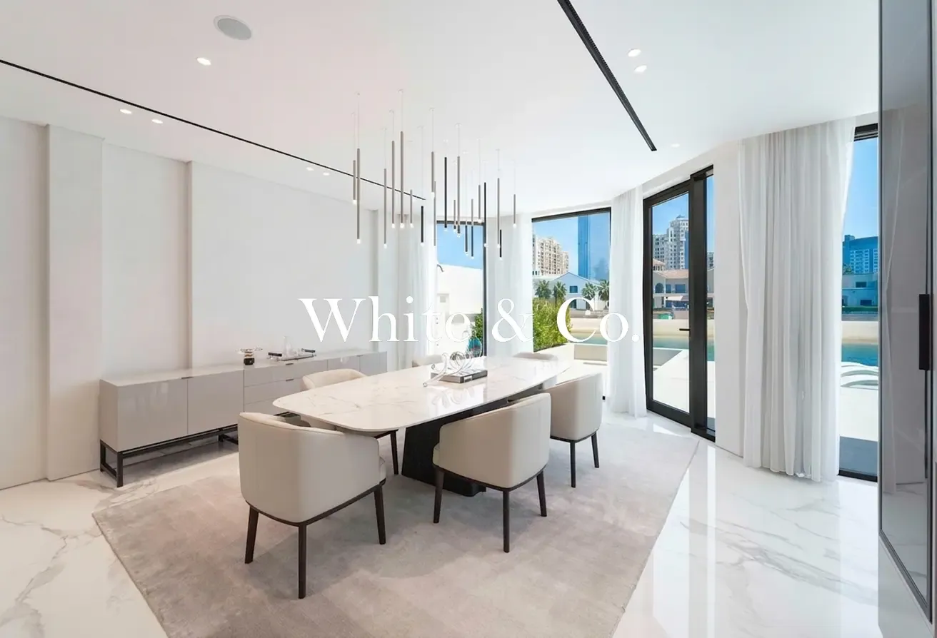 Fully Renovated | infinity Pool | Skyline