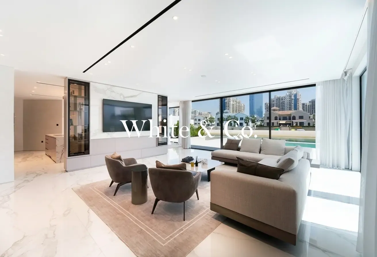 Fully Renovated | infinity Pool | Skyline