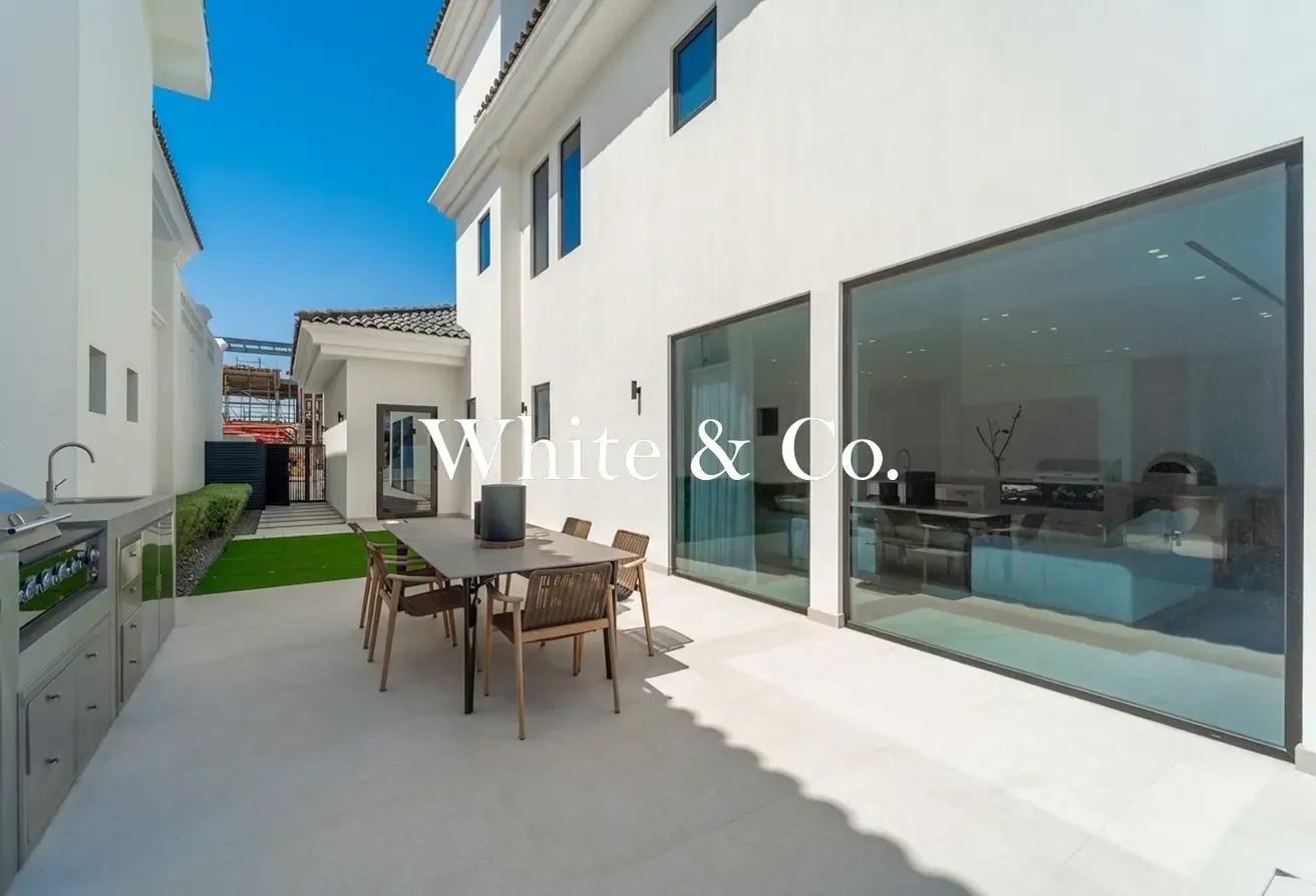 Fully Renovated | infinity Pool | Skyline