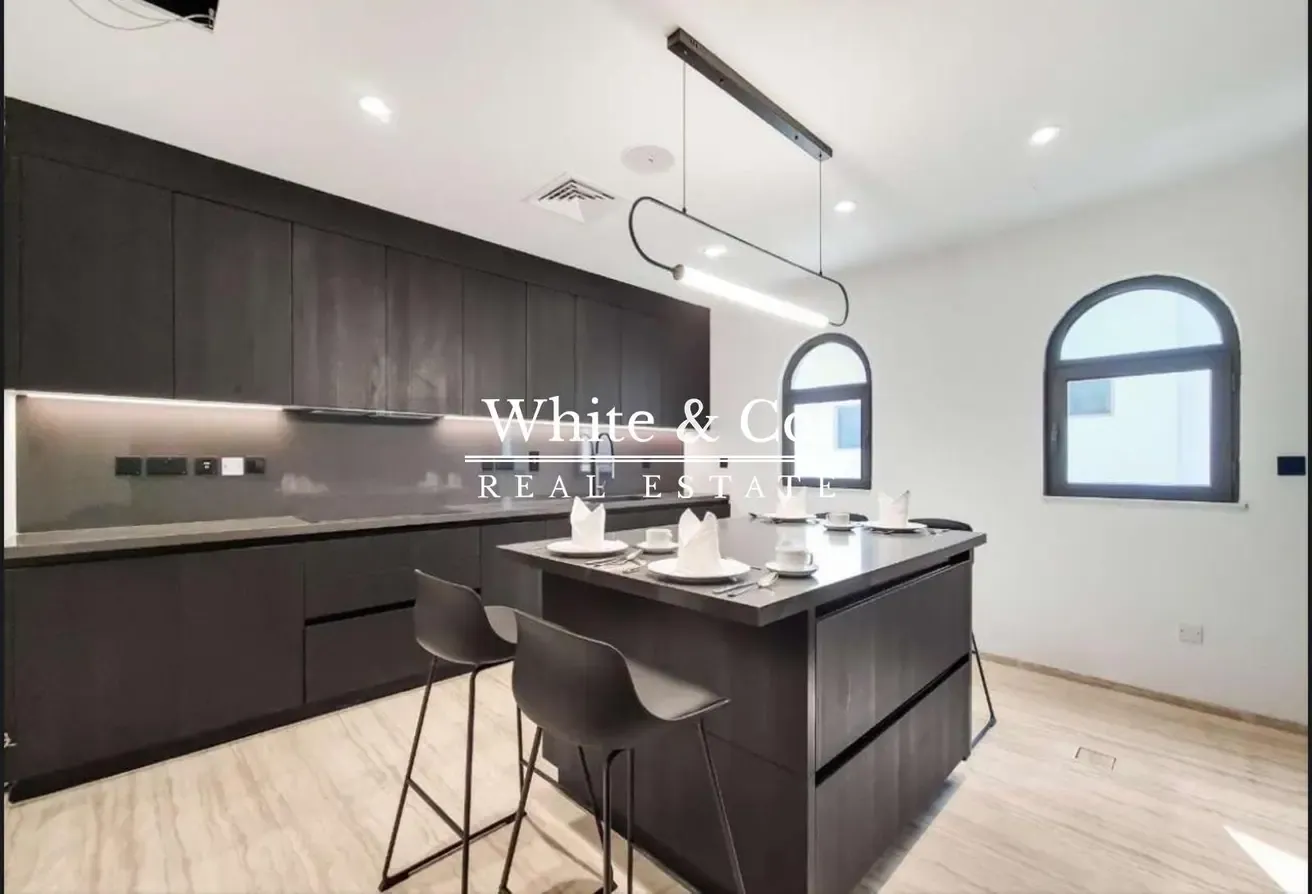 High Number|Upgraded+Skyline View| Vacant