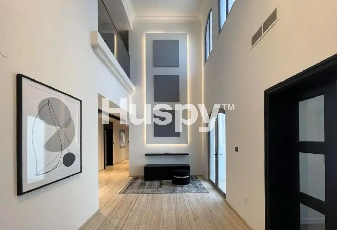 Upgraded | Furnished | Grand Foyer