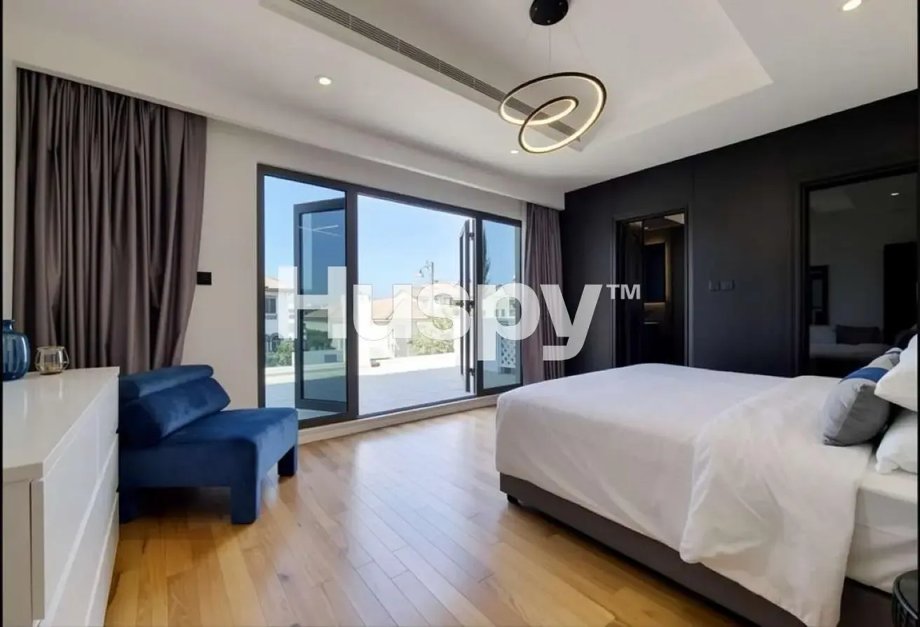 Upgraded | Furnished | Grand Foyer