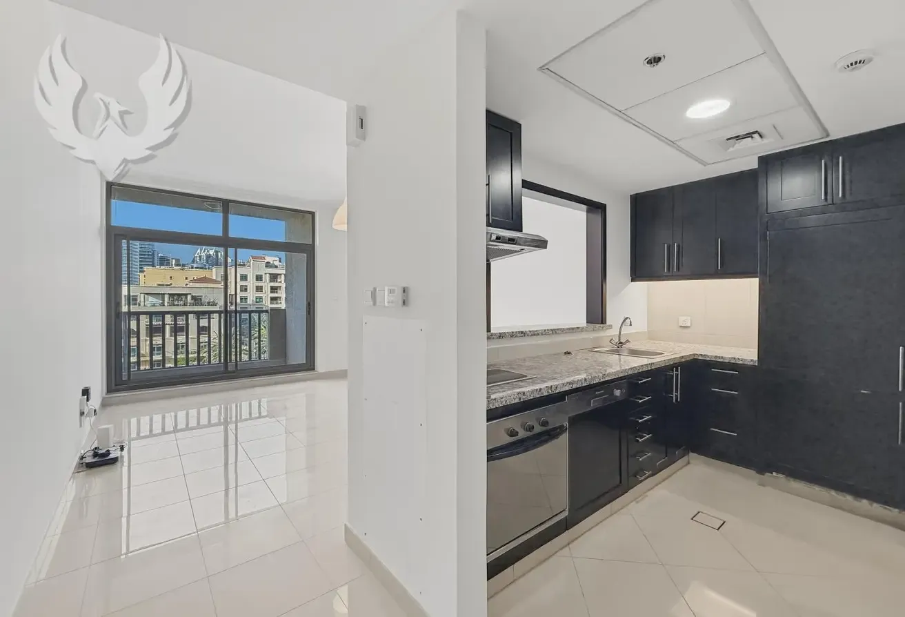 Vacant | Canal View | Unfurnished