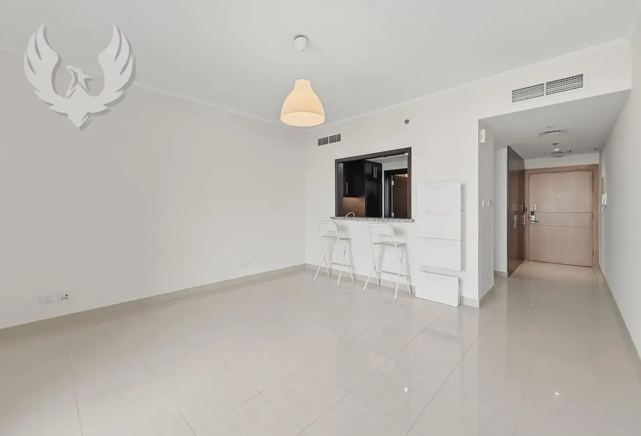 Vacant | Canal View | Unfurnished