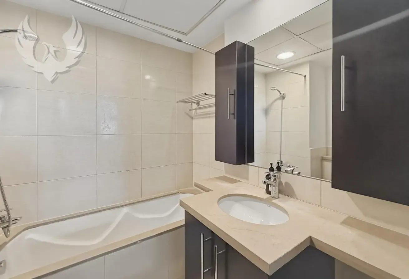 Vacant | Canal View | Unfurnished