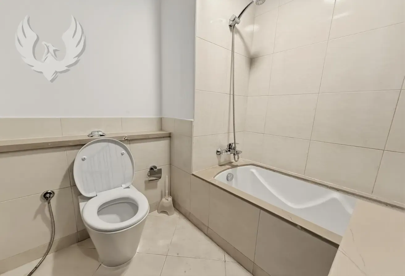 Vacant | Canal View | Unfurnished