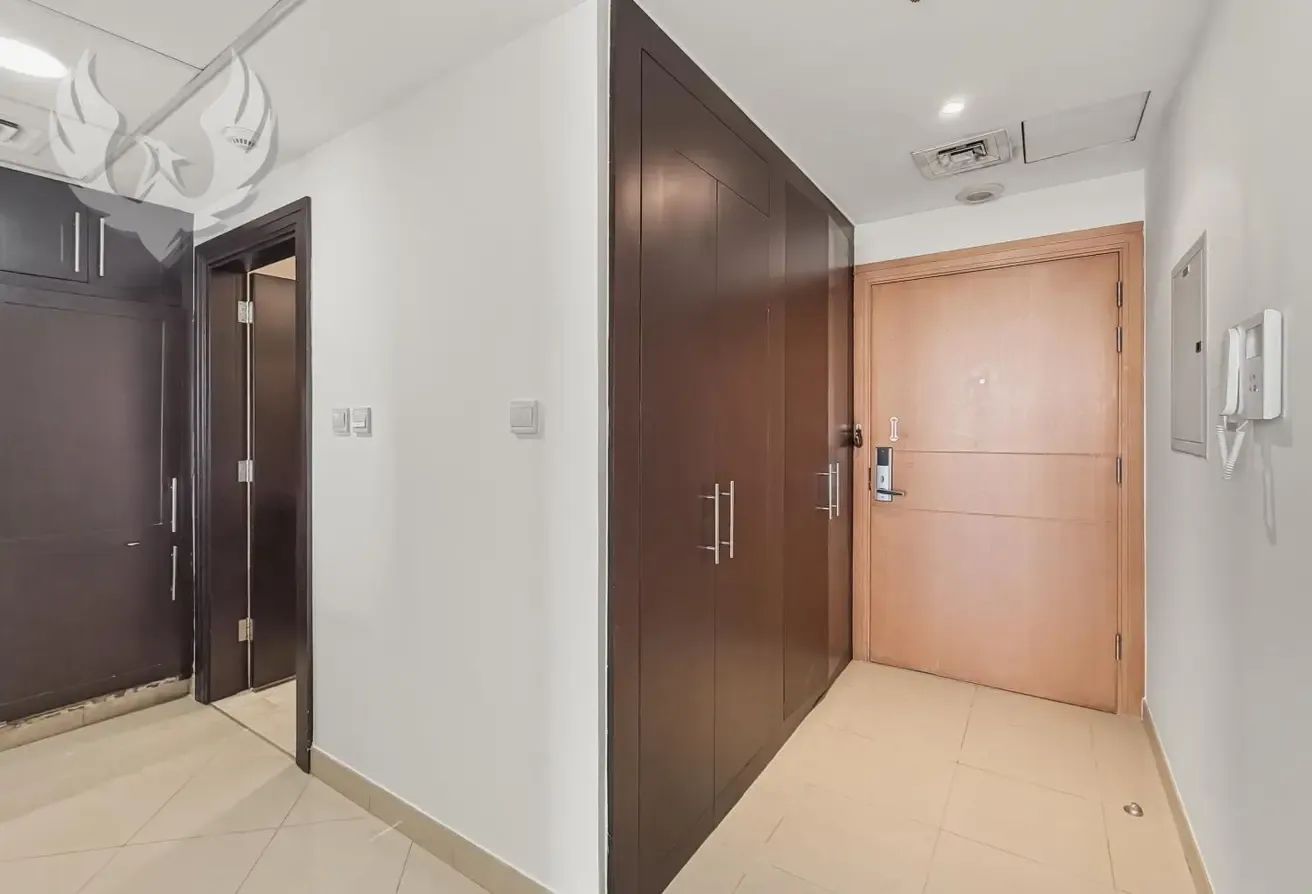 Vacant | Canal View | Unfurnished