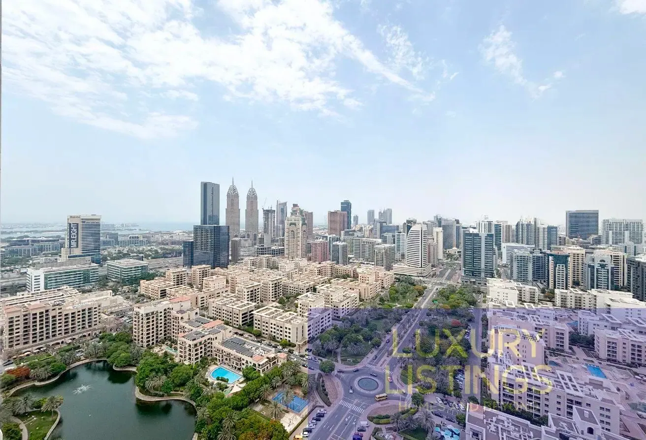 Links West 1 Bed Pristine Condition Lake View