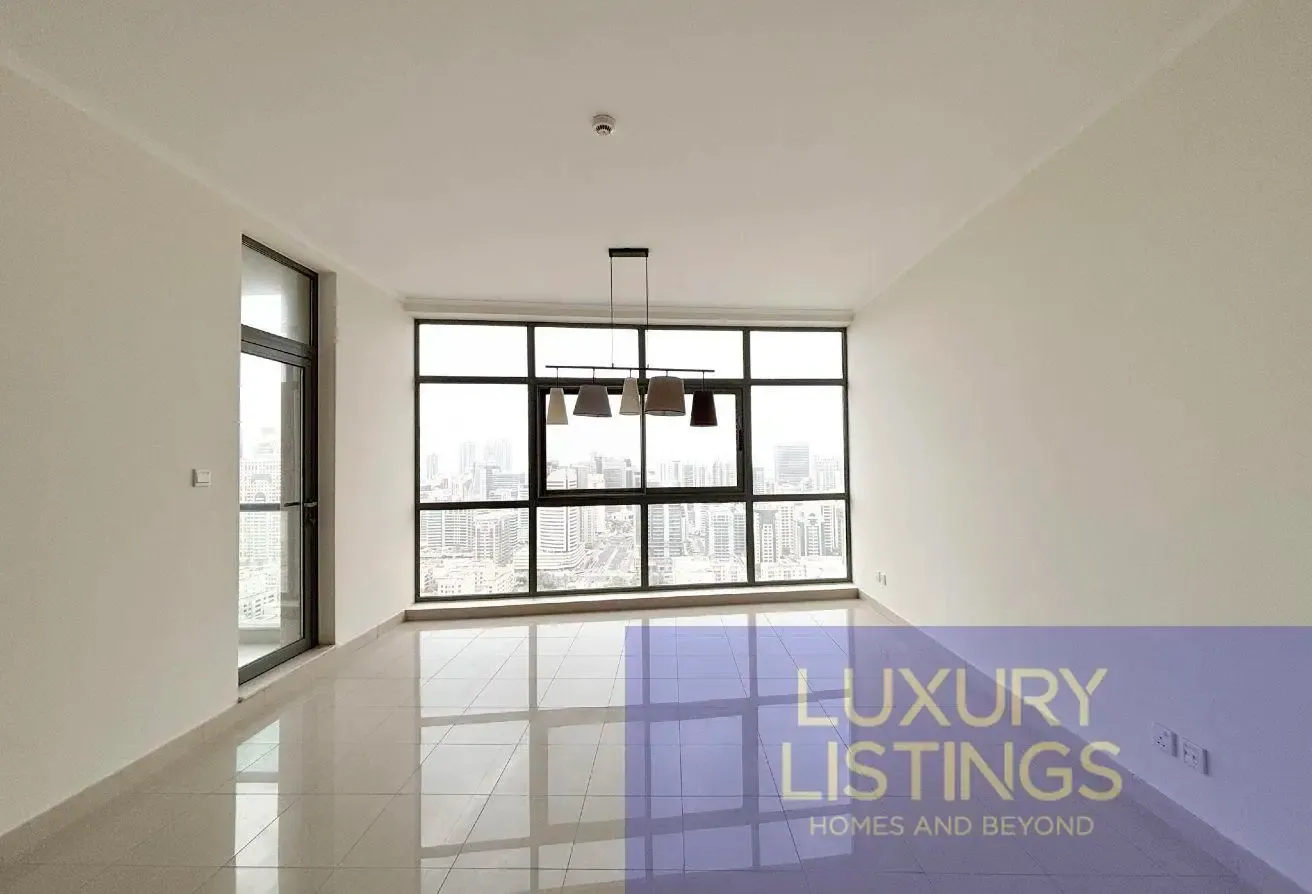 Links West 1 Bed Pristine Condition Lake View