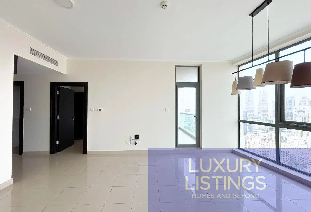 Links West 1 Bed Pristine Condition Lake View