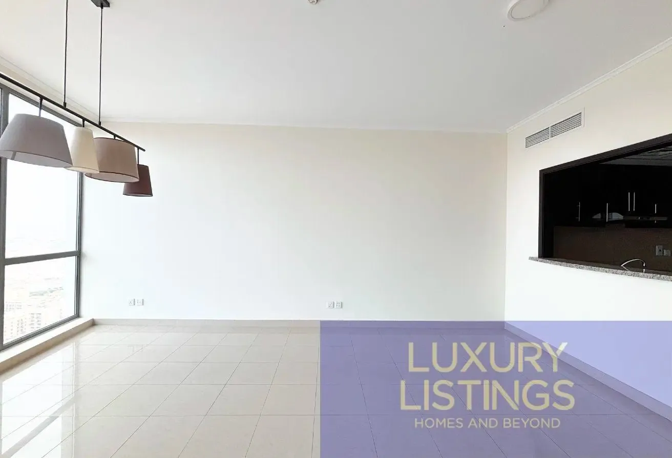 Links West 1 Bed Pristine Condition Lake View