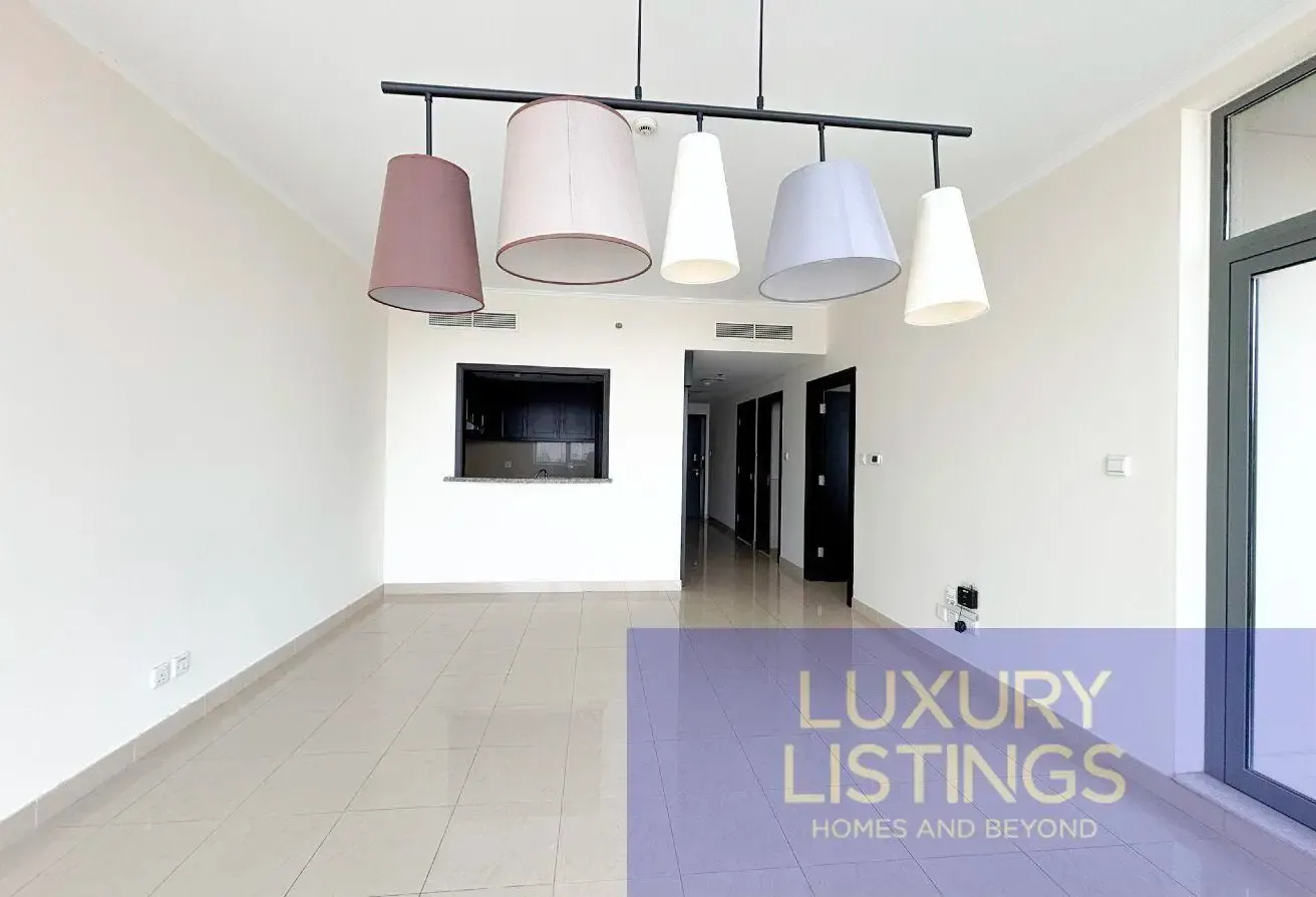 Links West 1 Bed Pristine Condition Lake View