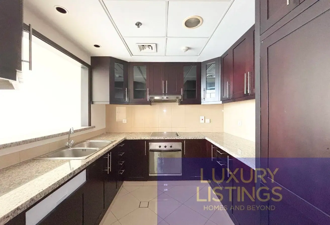 Links West 1 Bed Pristine Condition Lake View