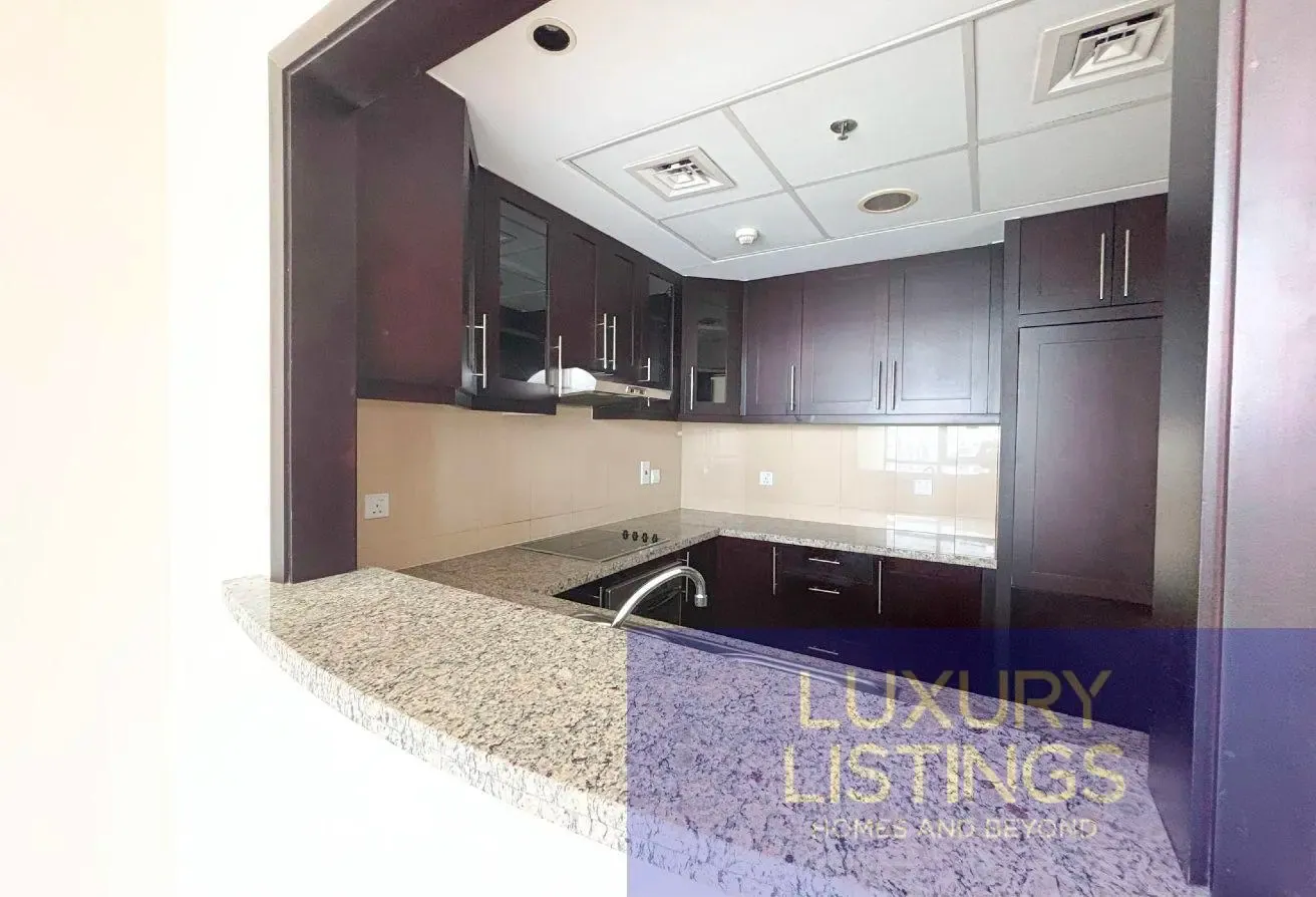 Links West 1 Bed Pristine Condition Lake View