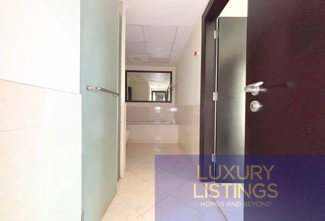 Links West 1 Bed Pristine Condition Lake View
