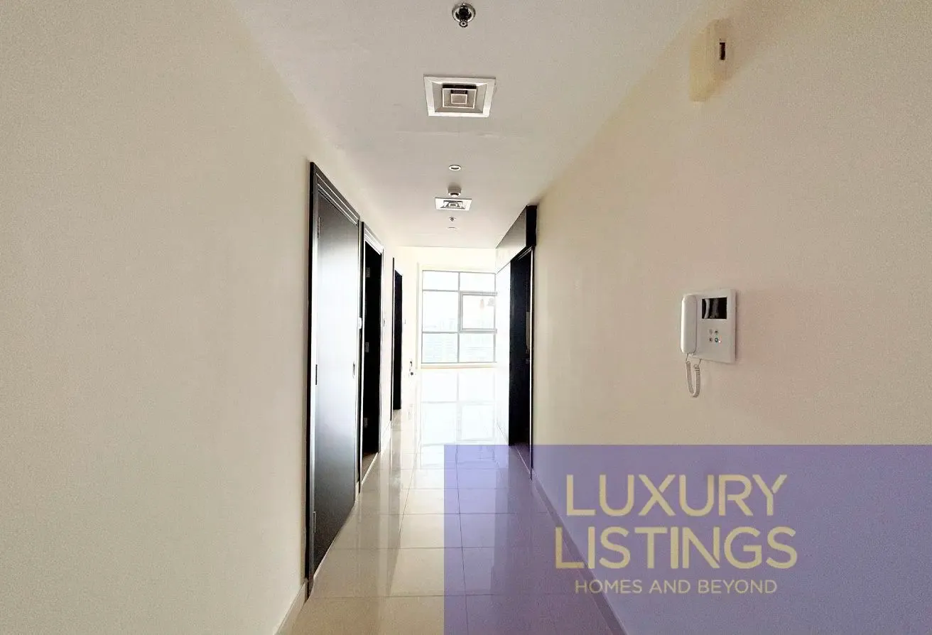 Links West 1 Bed Pristine Condition Lake View