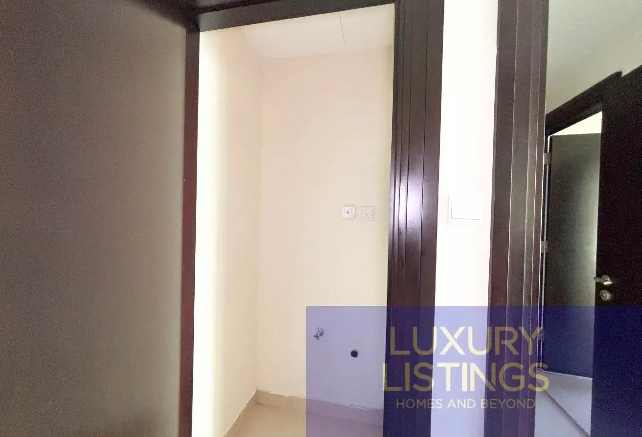 Links West 1 Bed Pristine Condition Lake View