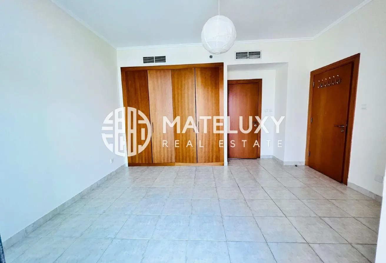 Lake View || Vacant || Properly Maintained