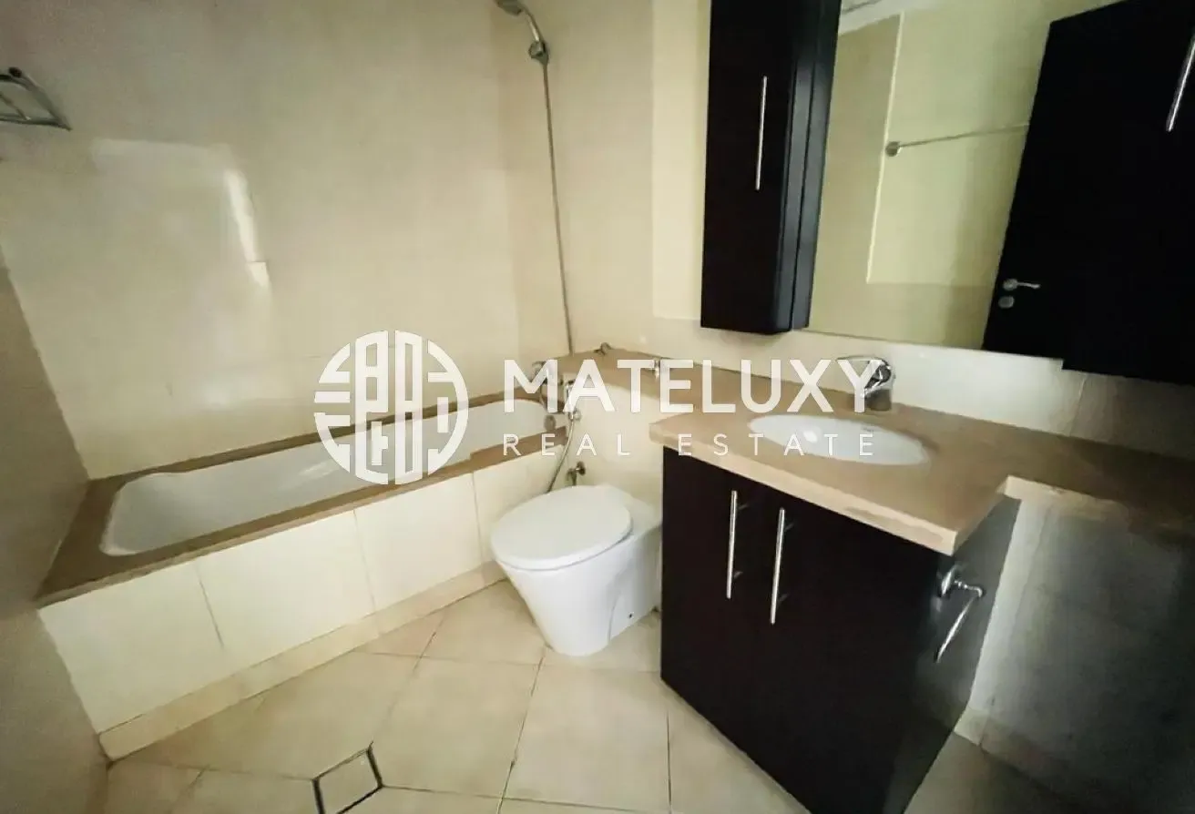 2bhk | Stunning Golf Course View |  Chiller Free