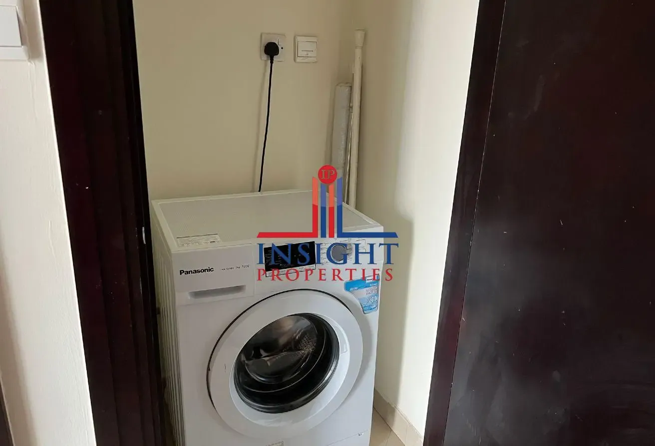 1 B/R APT | UNFURNISHED | PARTIAL LAKE VIEW