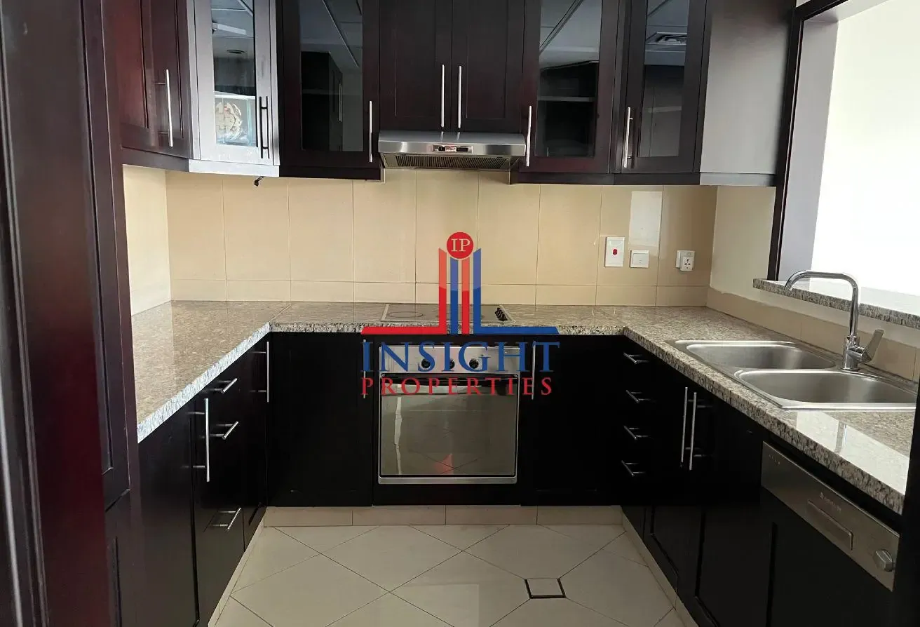 1 B/R APT | UNFURNISHED | PARTIAL LAKE VIEW