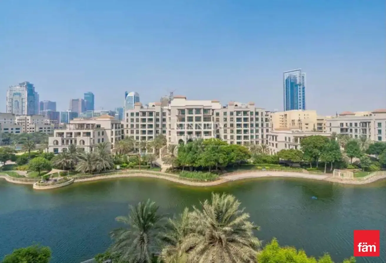 Prime location | Lake View | Furnished
