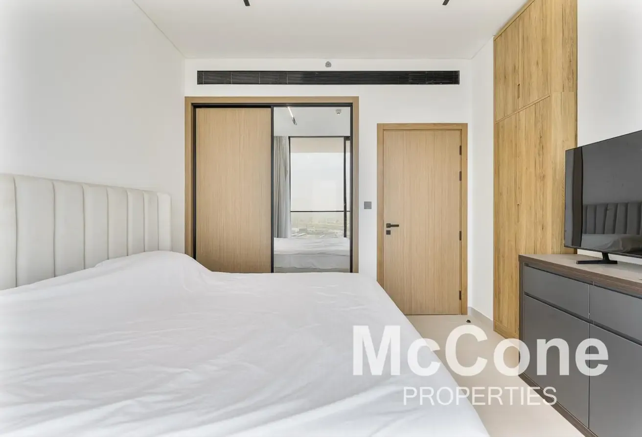 High Floor | Huge Layout | Multiple Cheques