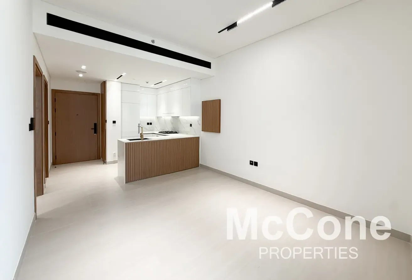 Pool View | High Floor | Multiple Cheques