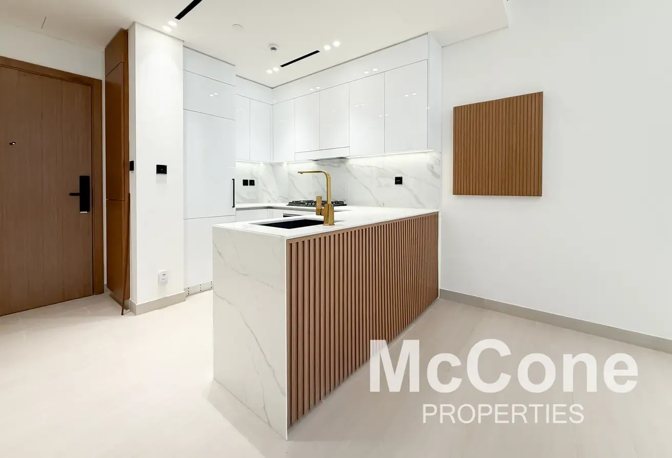 Pool View | High Floor | Multiple Cheques