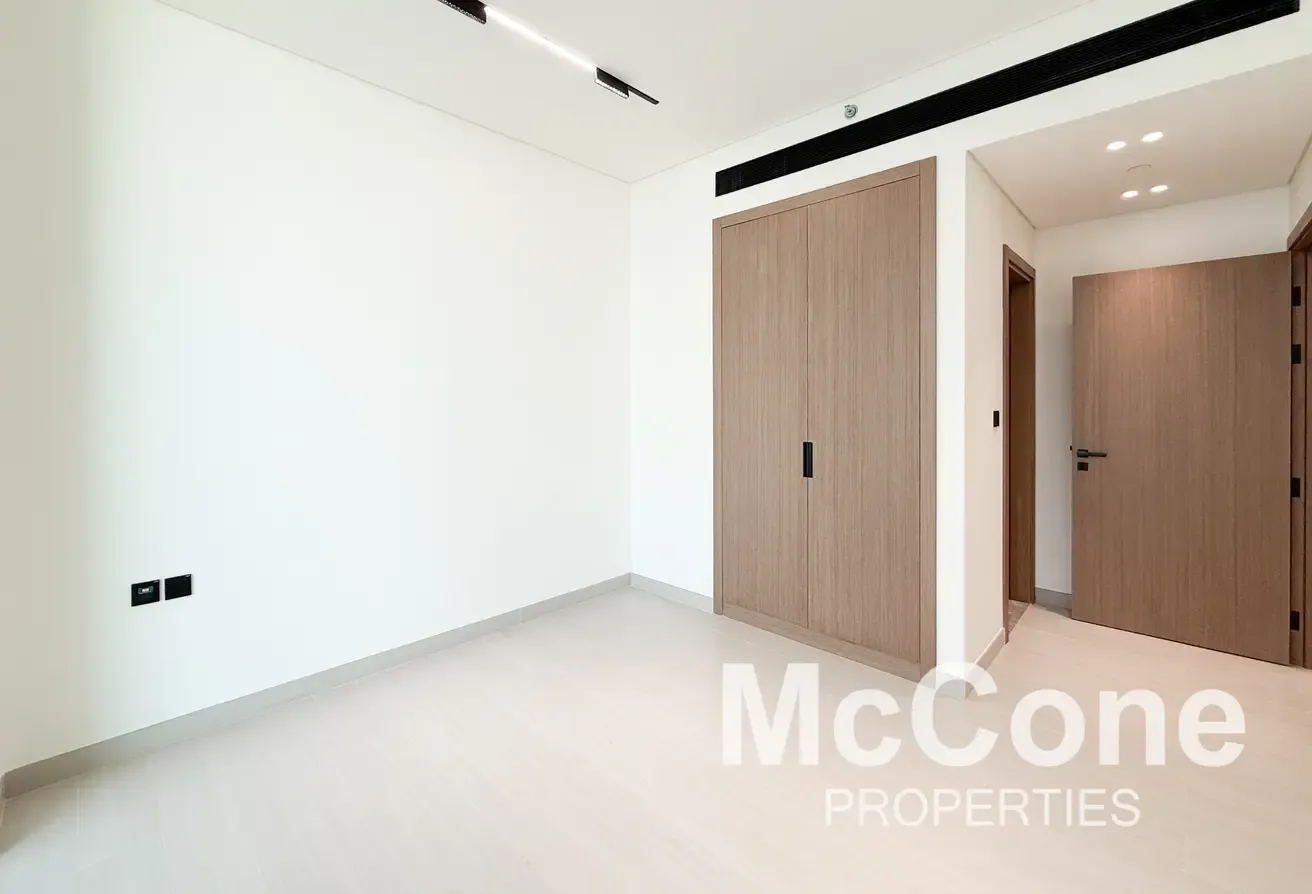 Pool View | High Floor | Multiple Cheques
