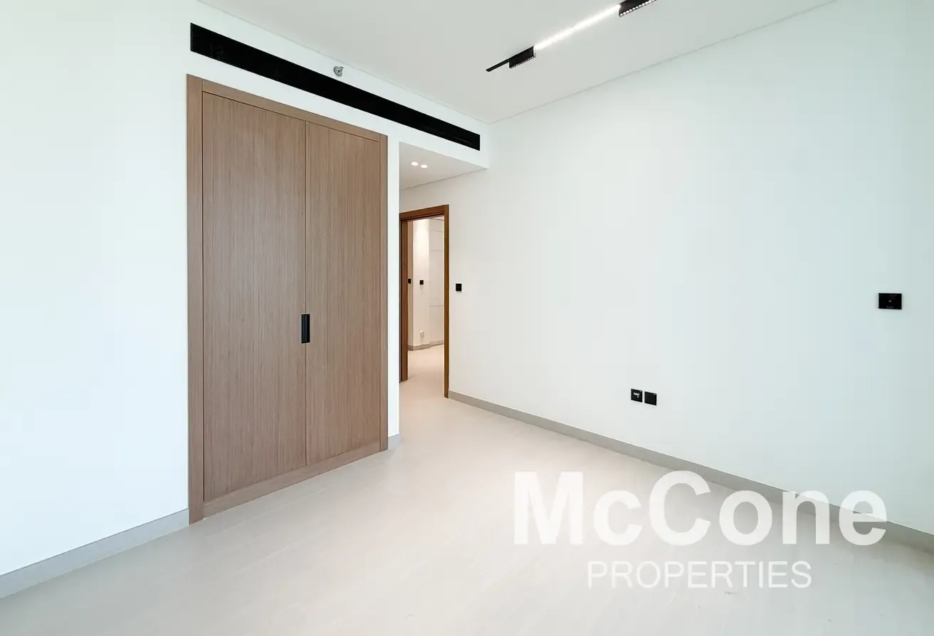 Pool View | High Floor | Multiple Cheques