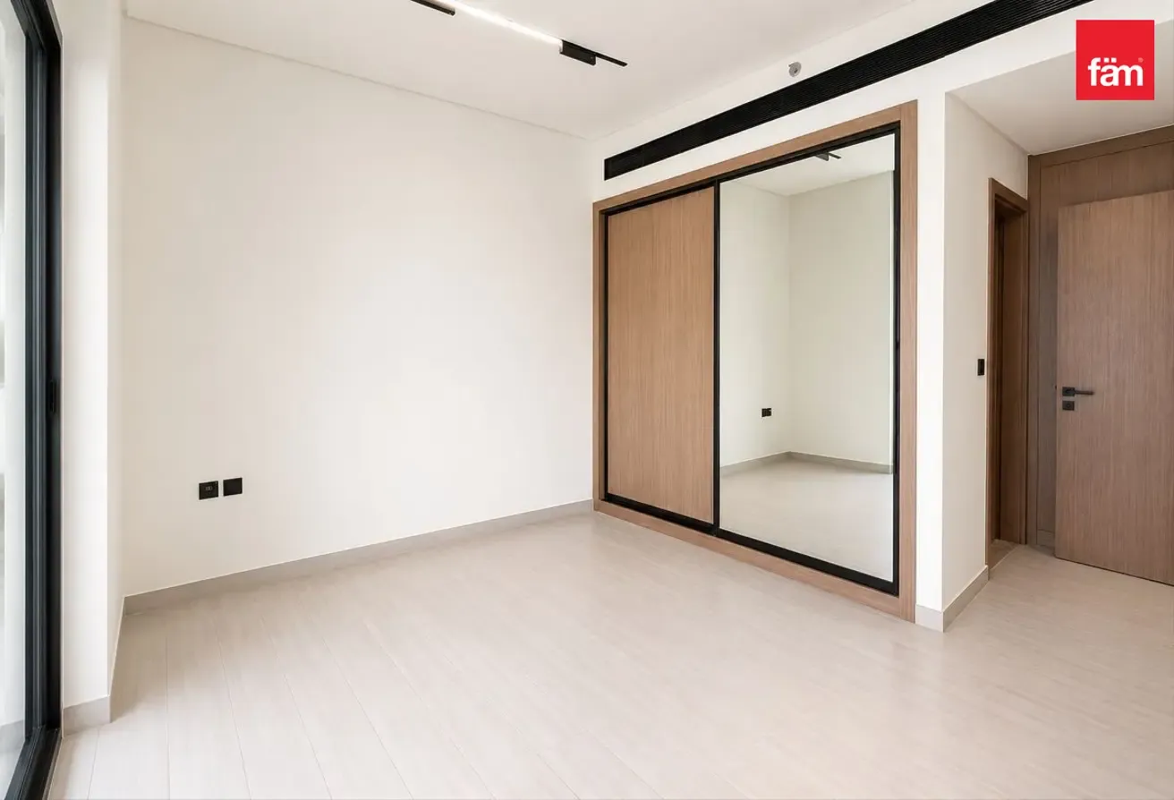 MODERN | FITTED APPLIANCES | READY TO MOVE