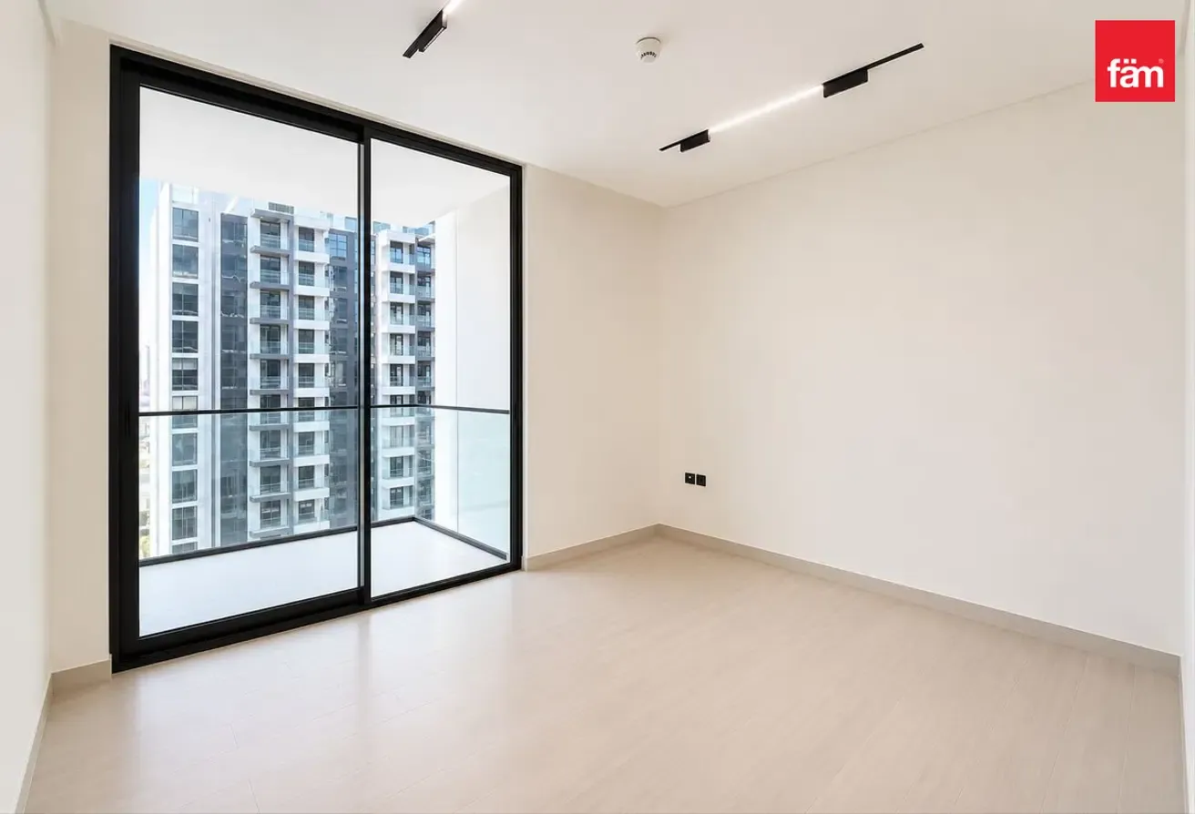 MODERN | FITTED APPLIANCES | READY TO MOVE