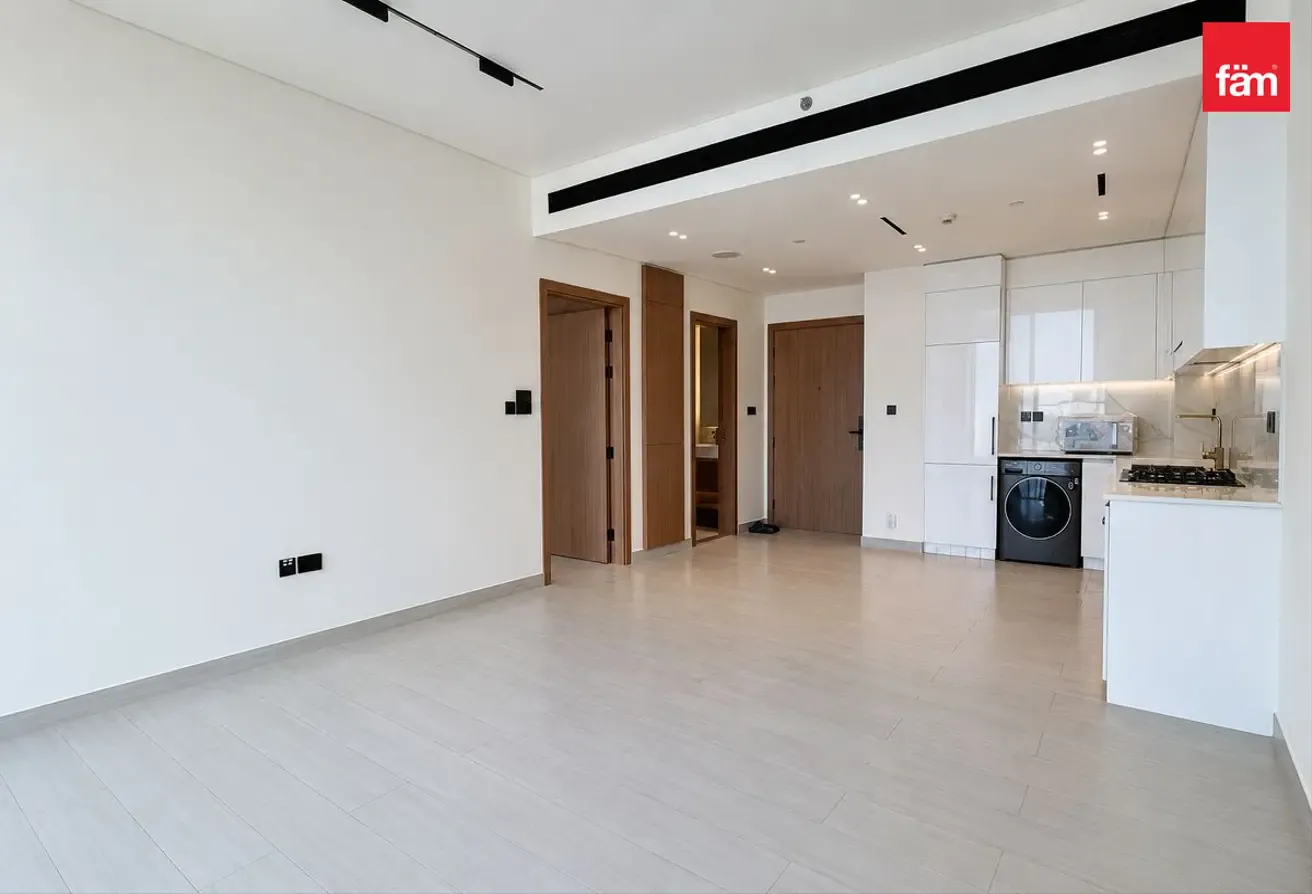 MODERN | FITTED APPLIANCES | READY TO MOVE