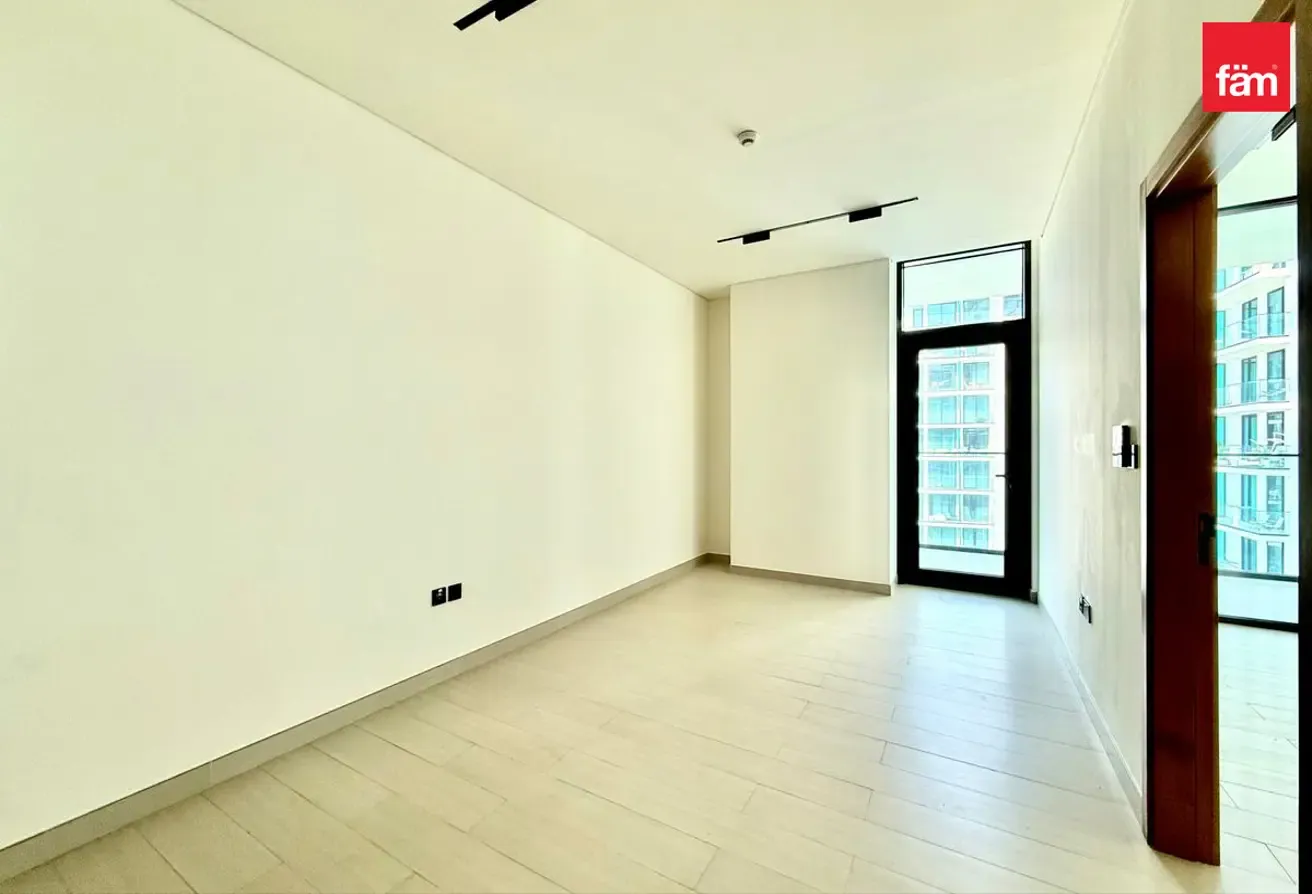 Spacious APT, Community View, Higher Floor