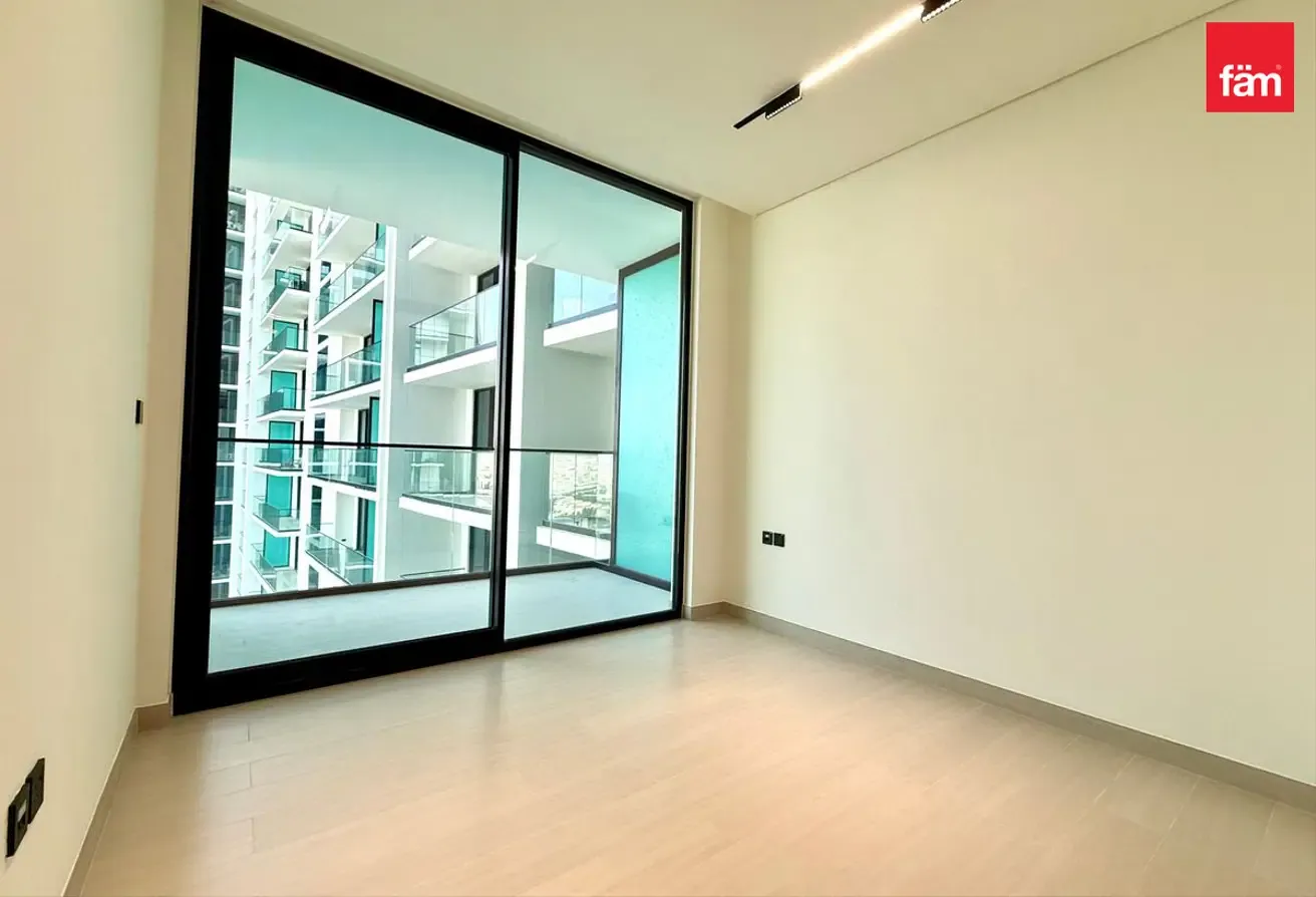 Spacious APT, Community View, Higher Floor