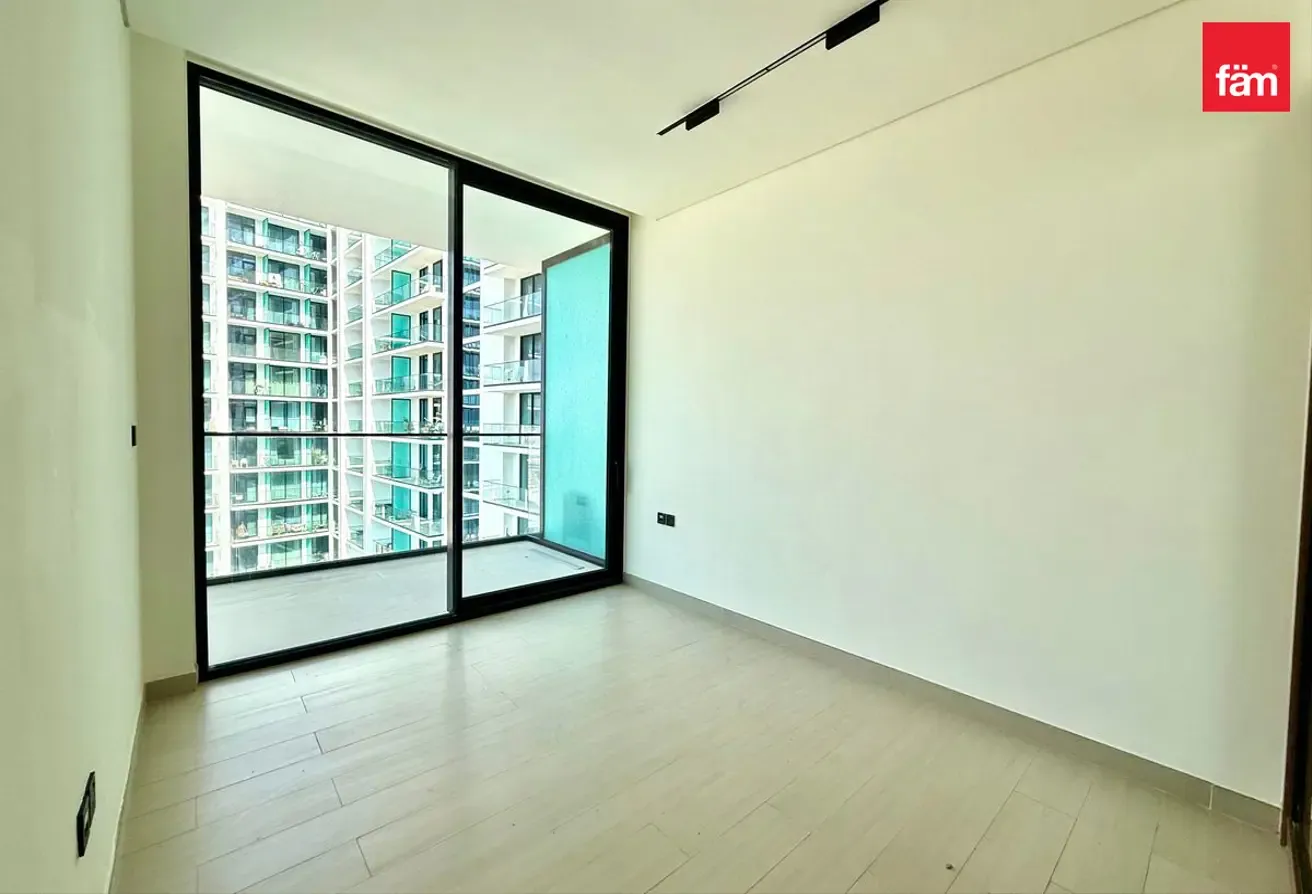 Spacious APT, Community View, Higher Floor