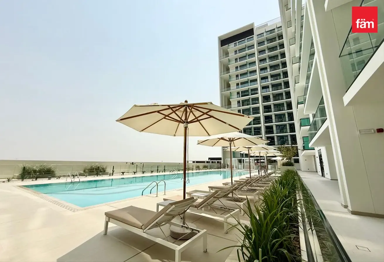 Spacious APT, Community View, Higher Floor