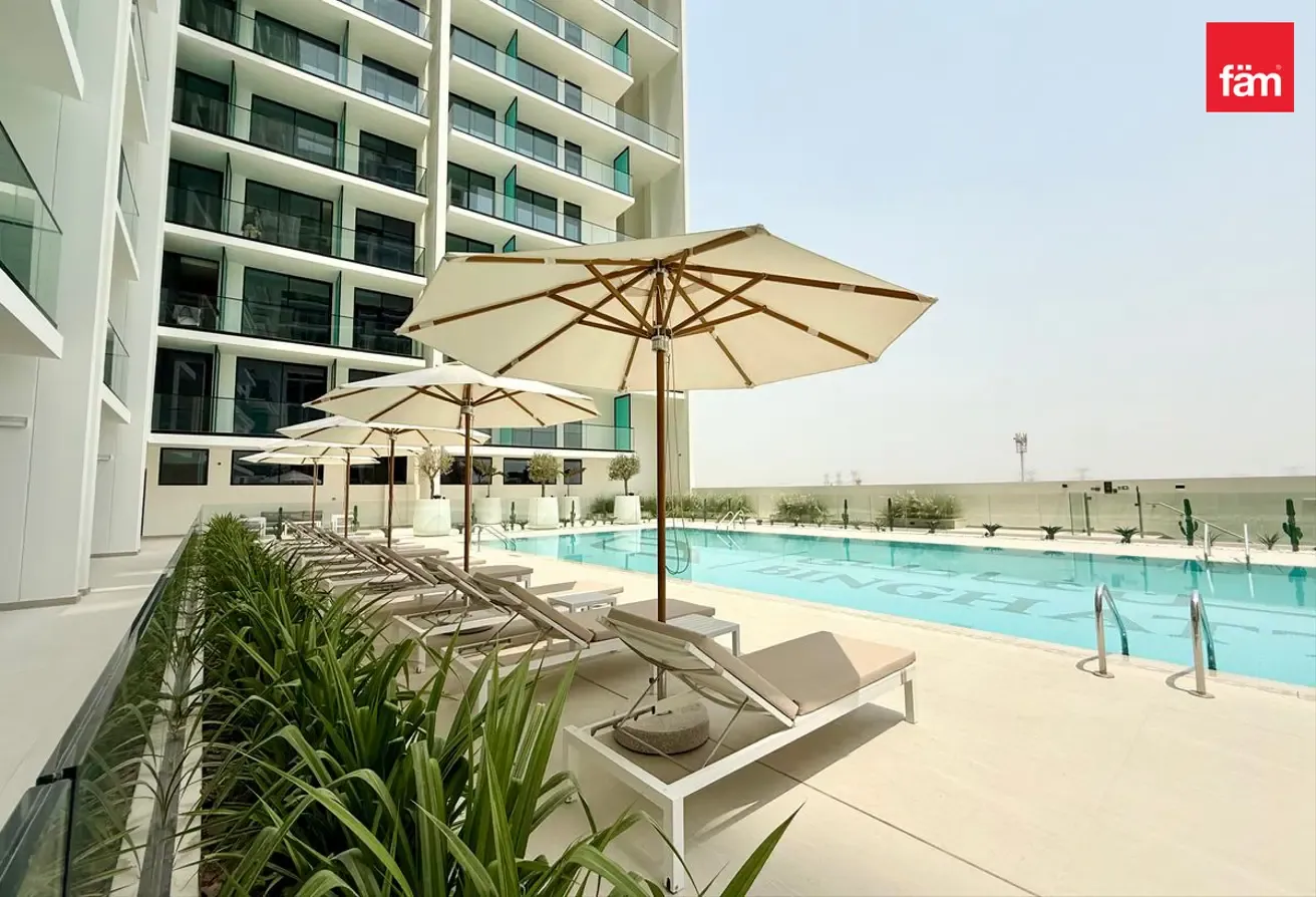 Spacious APT, Community View, Higher Floor