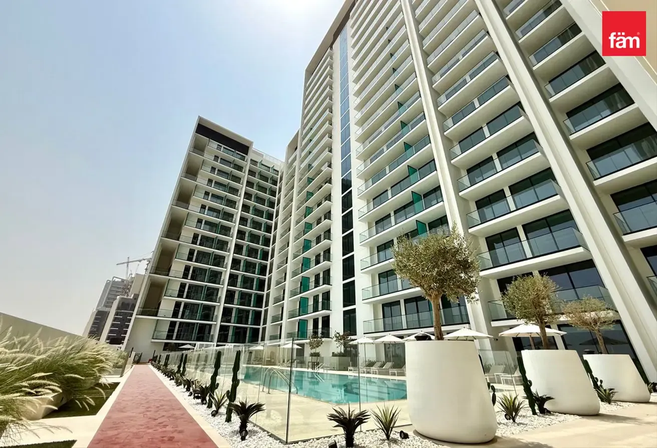 Spacious APT, Community View, Higher Floor