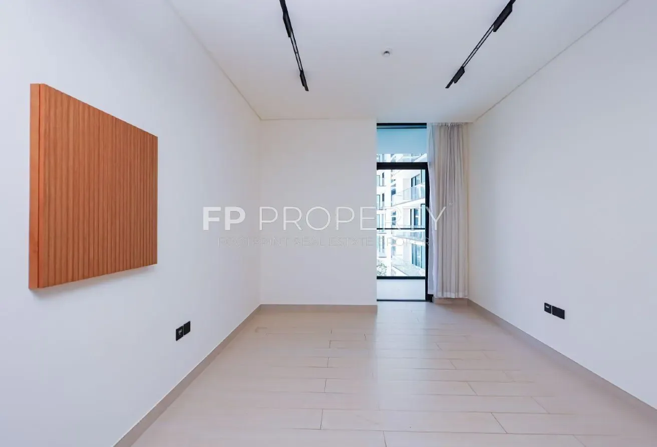 Elegant Living  | Smart Home I Pool View