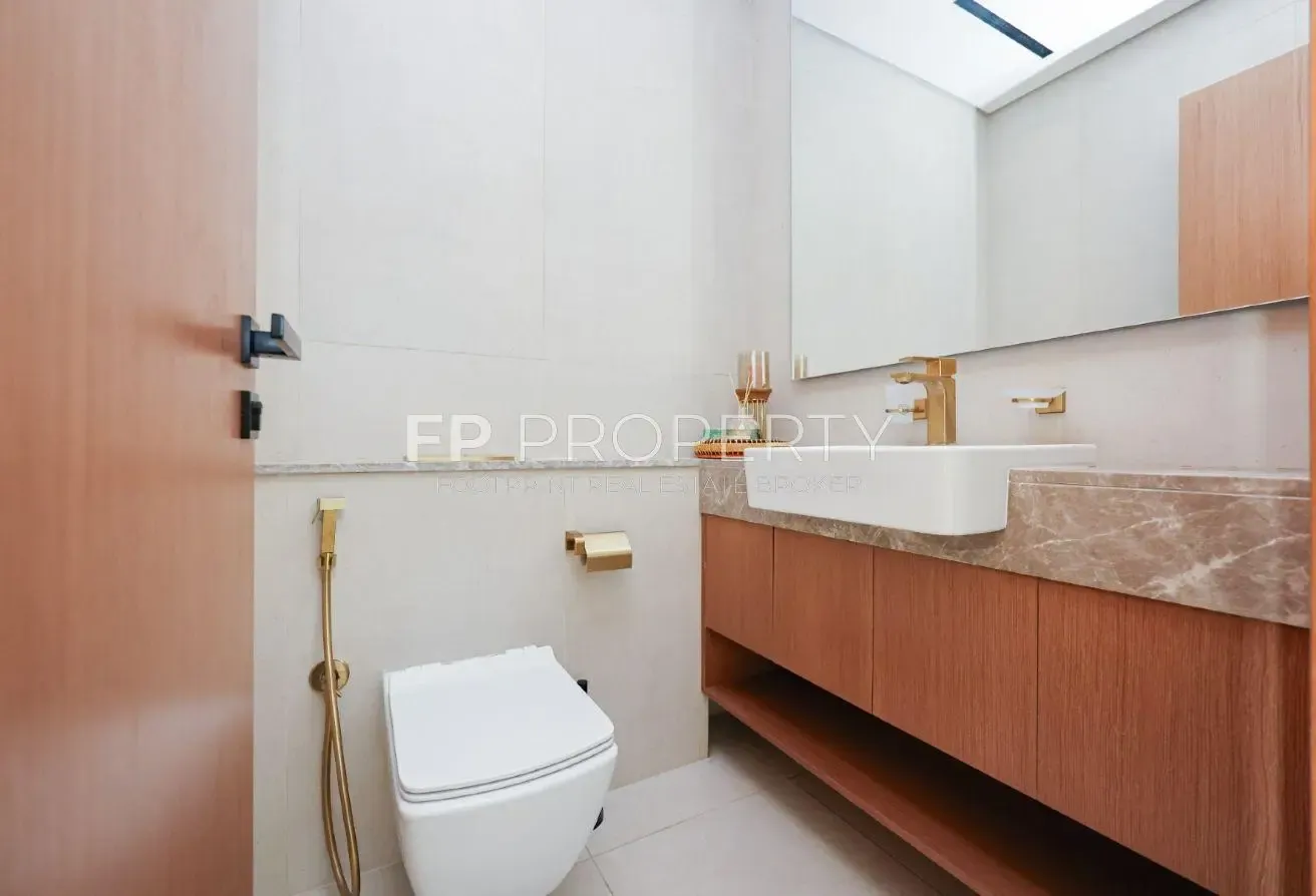 Elegant Living  | Smart Home I Pool View