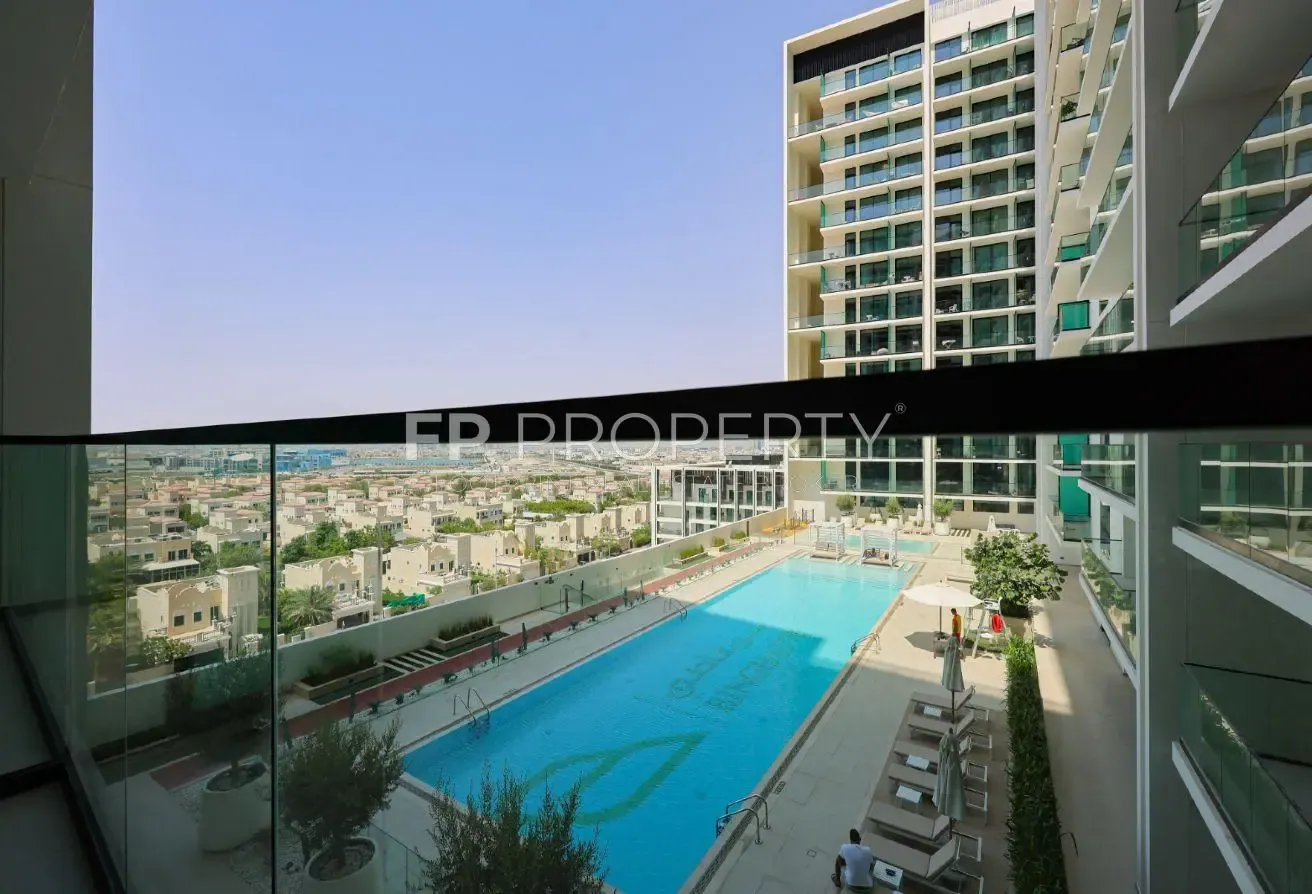 Elegant Living  | Smart Home I Pool View