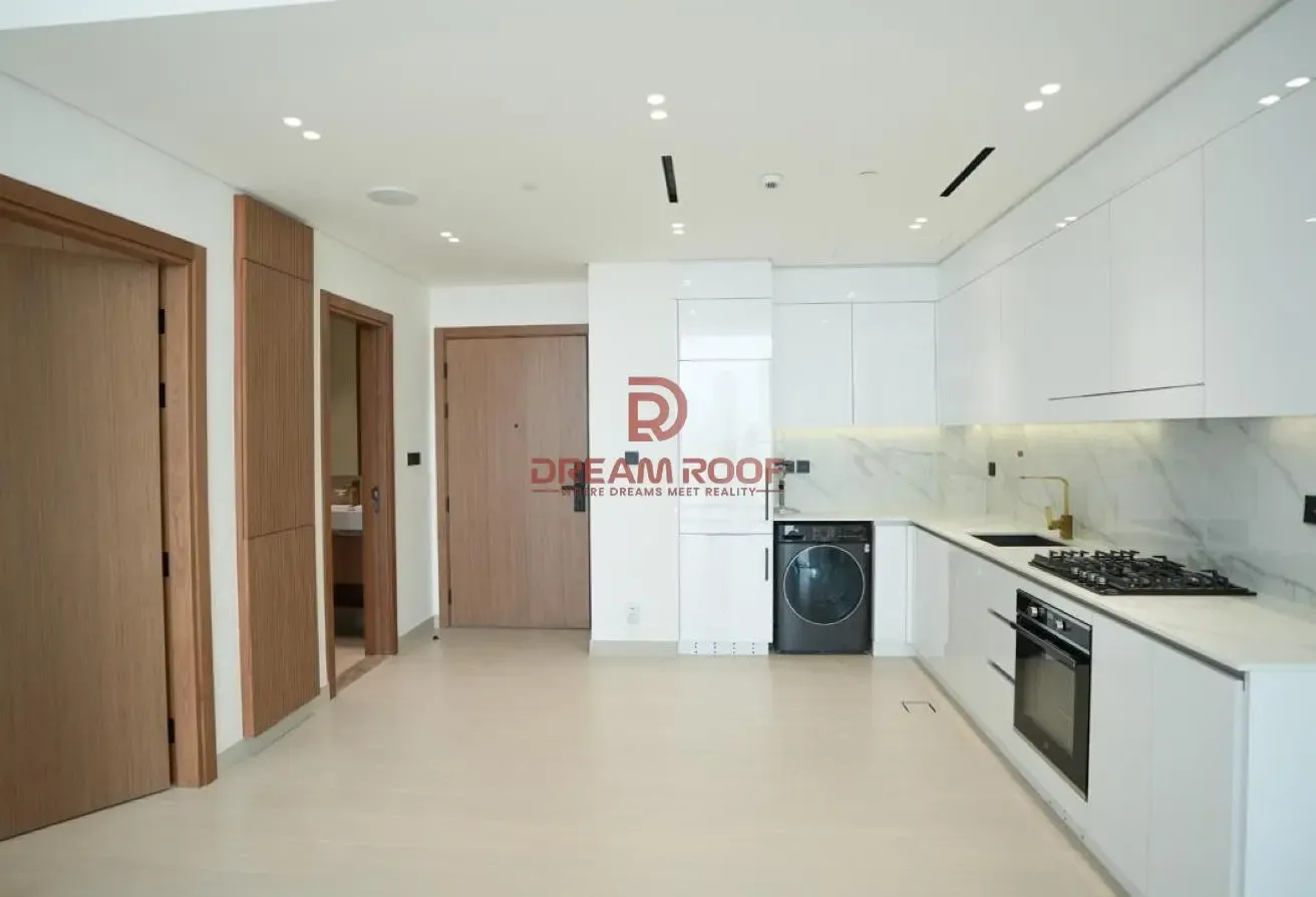 Spacious 1 Bedroom | Smart Home | Mid Floor