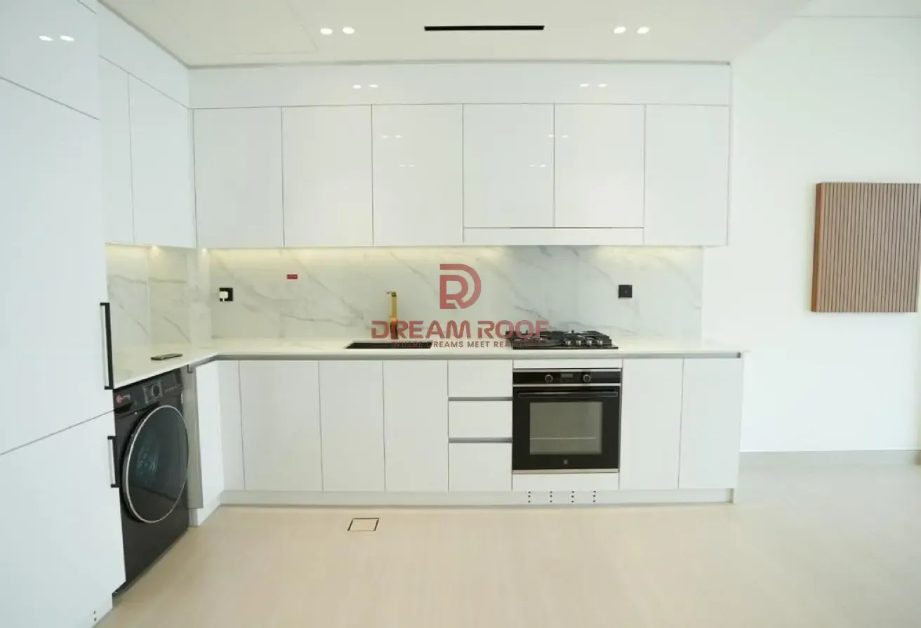 Spacious 1 Bedroom | Smart Home | Mid Floor