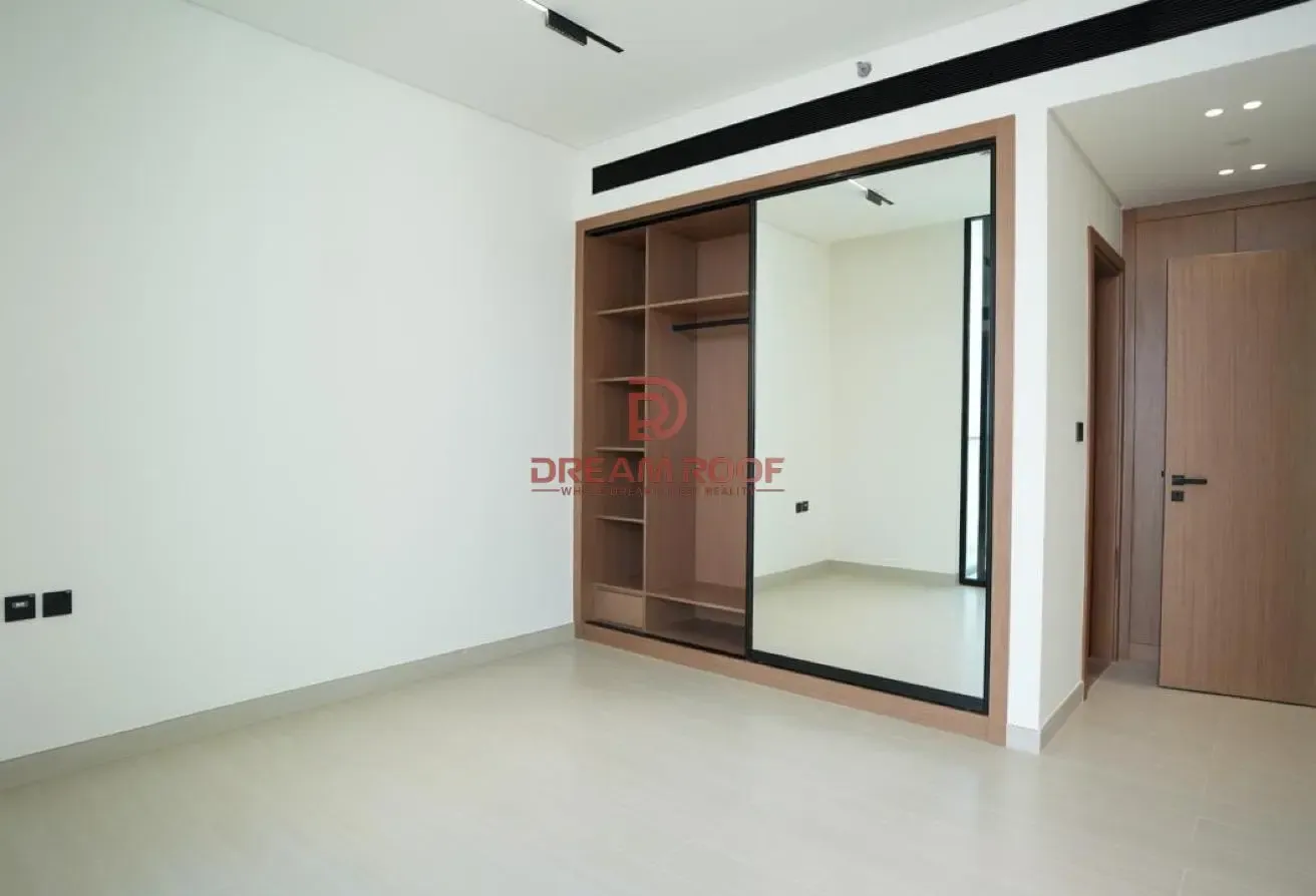 Spacious 1 Bedroom | Smart Home | Mid Floor