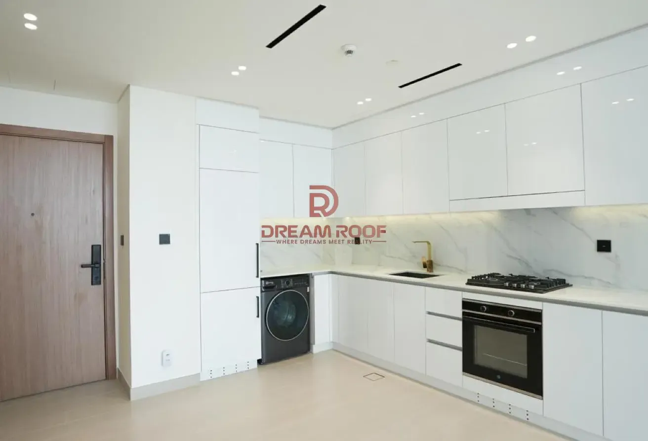 Spacious 1 Bedroom | Smart Home | Mid Floor