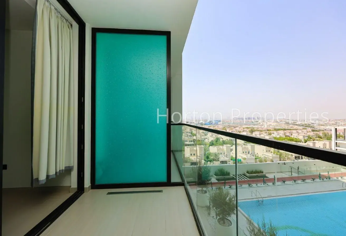 POOL VIEW I SMART HOME I CLOSE TO MALL